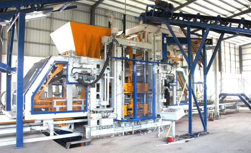 Quangong murstensmaskiner sætter deres præg i det sydlige Kina - belægningssten og diamantformede mursten håndteres af én maskine